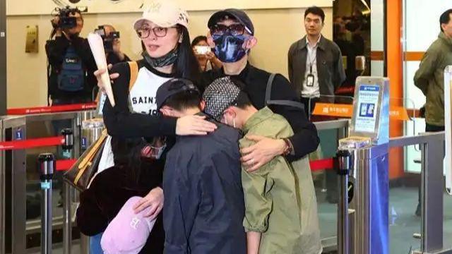 上诅咒供在五营将军庙的神龛上！这太过分了！亚亚女儿的照片被写(图7)